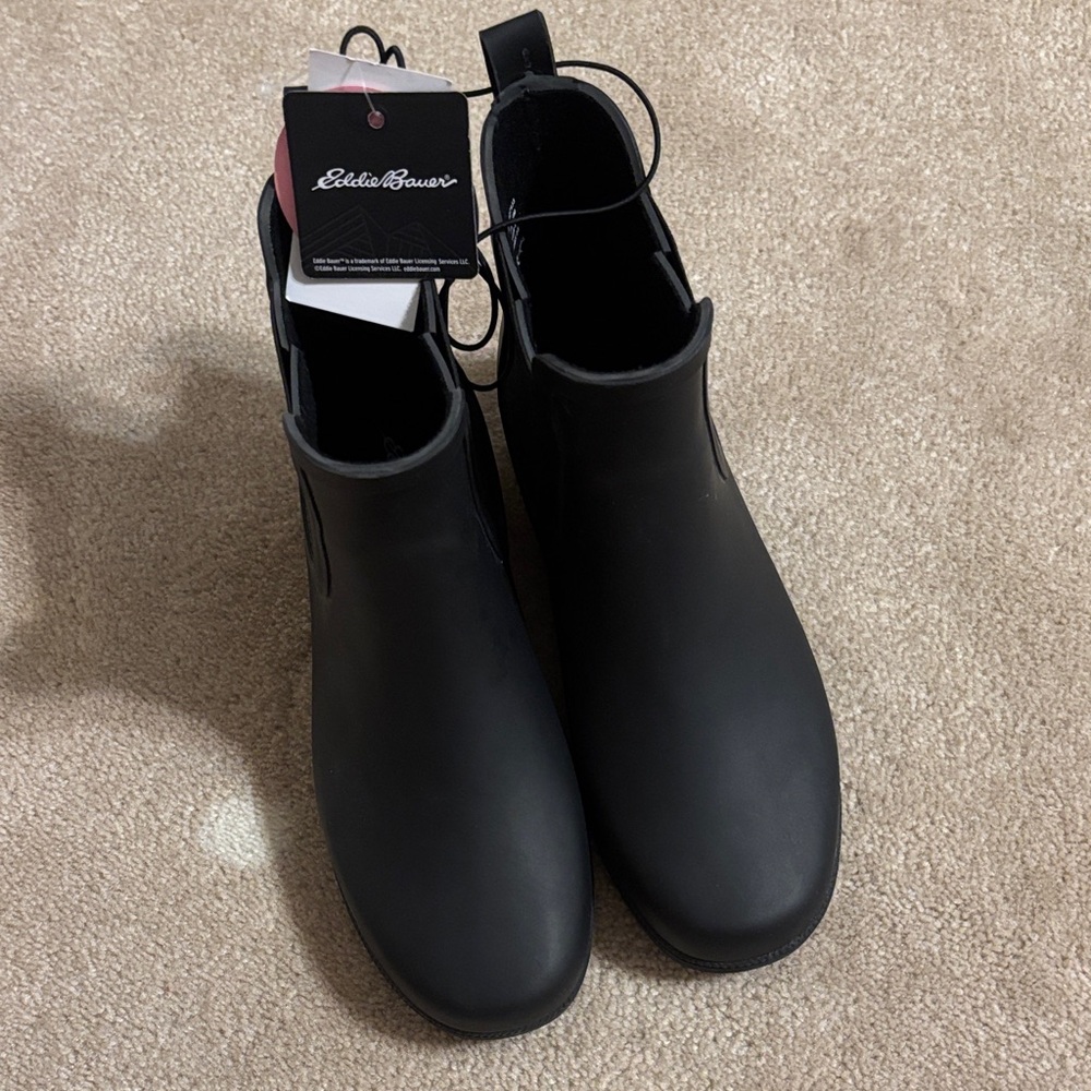 Eddie Bauer Women's Sleek Black Winter Boots